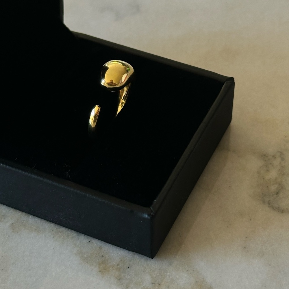 Gold Ring - Picture 3 of 4